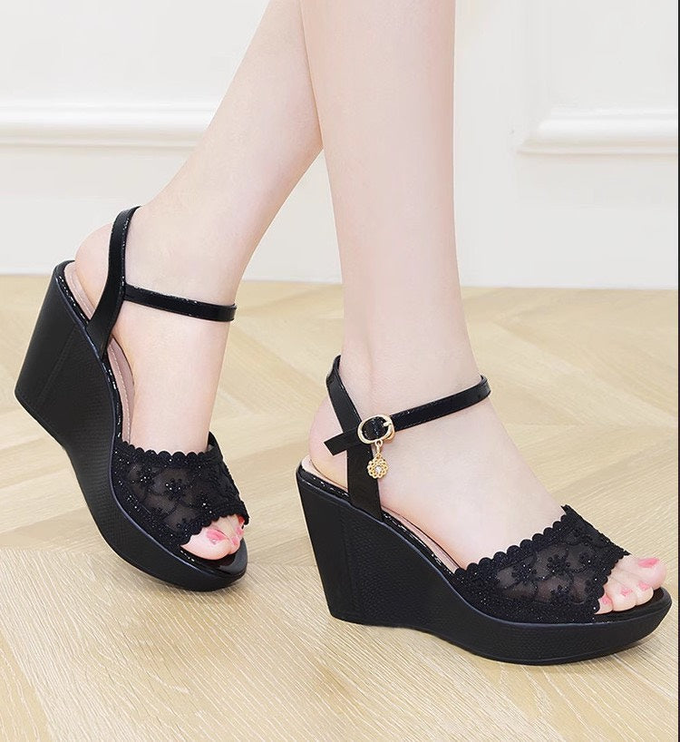 Beautiful women's shoes 9